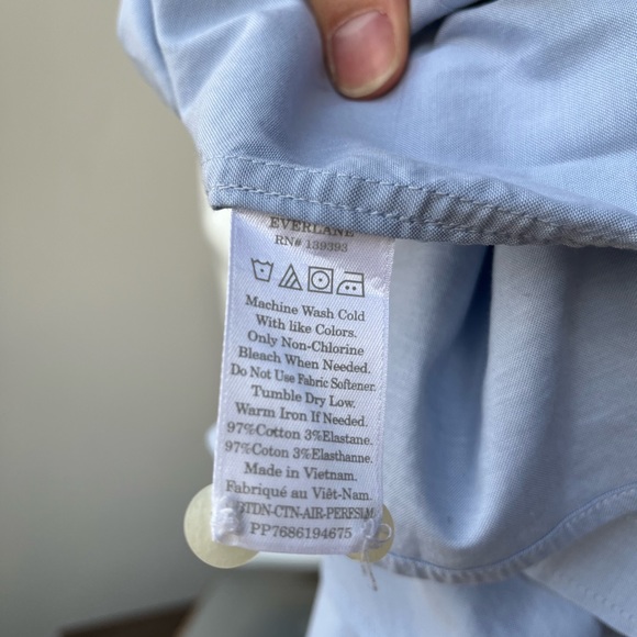 Everlane Button Down Shirt in Small - Picture 4 of 5